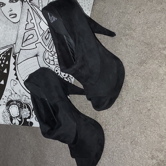 Z London black suede peep toe booties size 7.5 - Picture 4 of 9